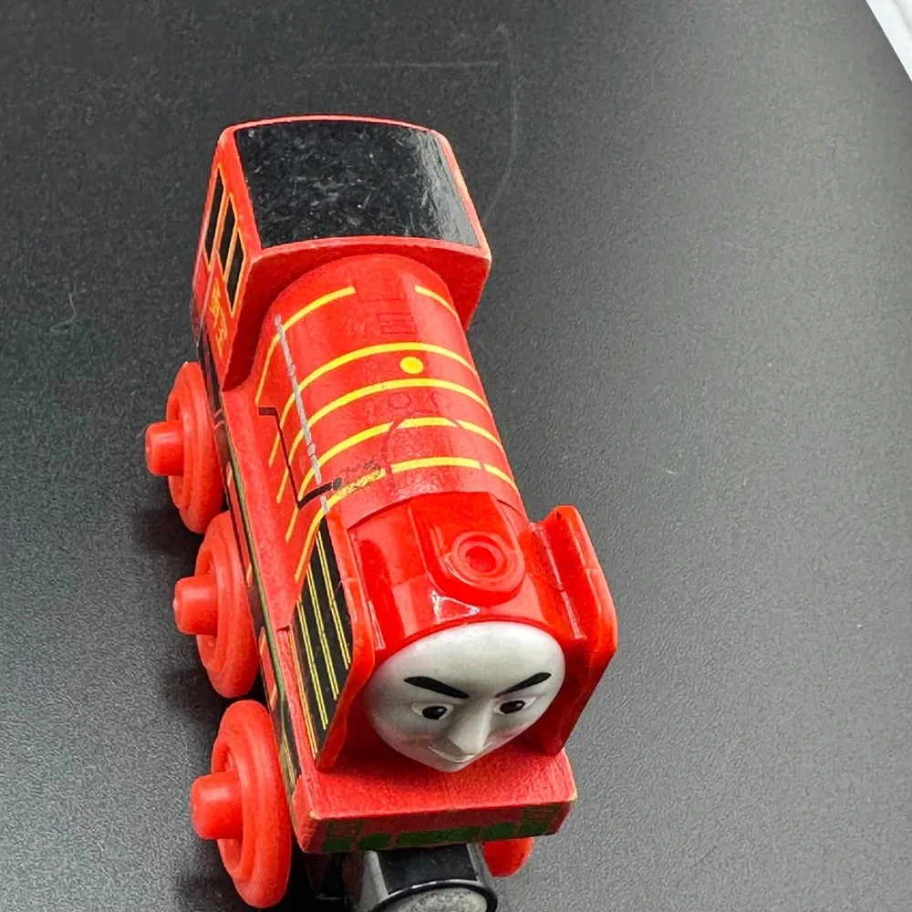 Thomas & Friends Wood Yong Bao Wooden‎ Railway Engine Mattel Red Train 2012